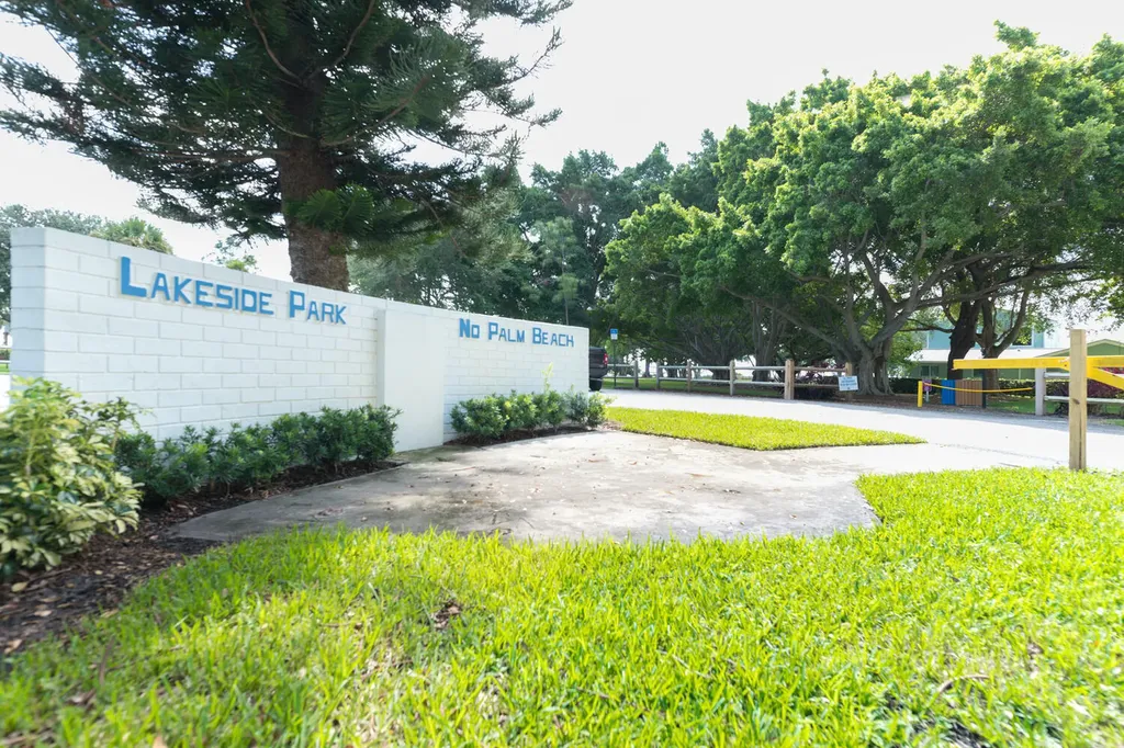 121 Wettaw Lane North Palm Beach FL 33408