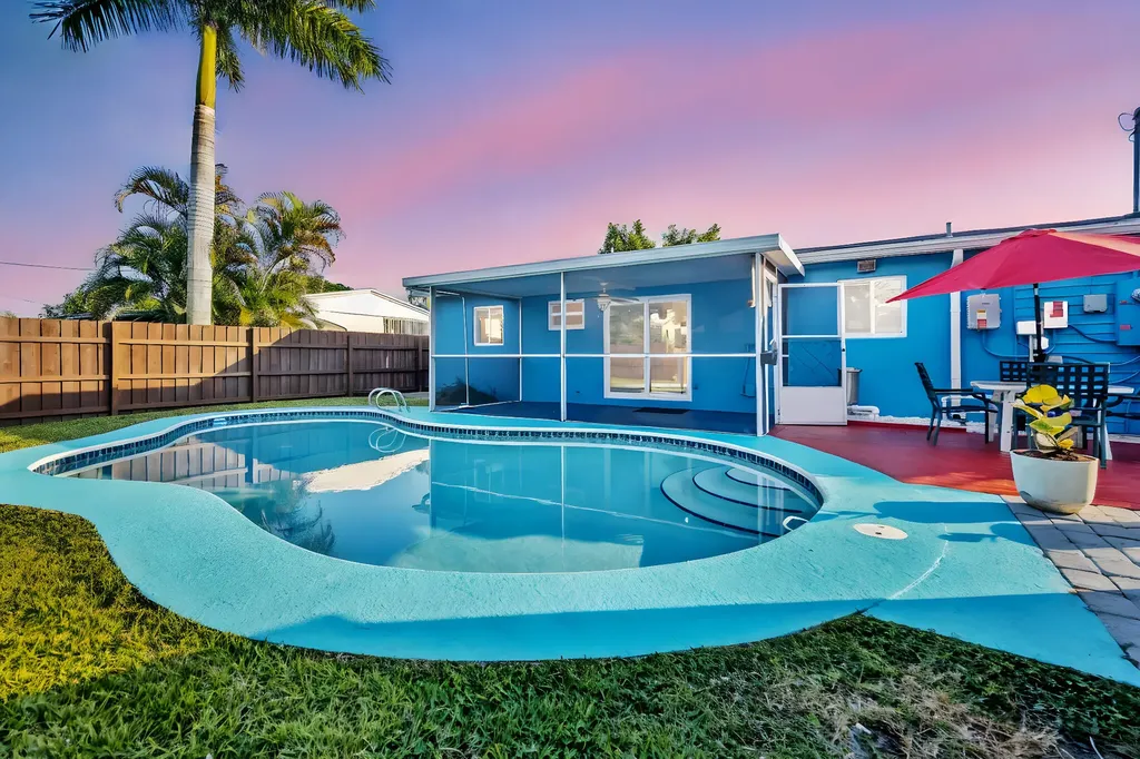 5581 S 38th Street Greenacres FL 33463