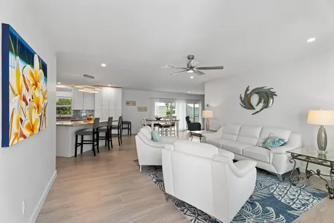 372 SE Oakridge Drive Port St Lucie FL 34984