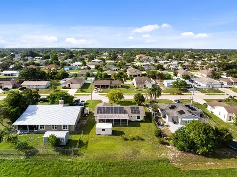 372 SE Oakridge Drive Port St Lucie FL 34984