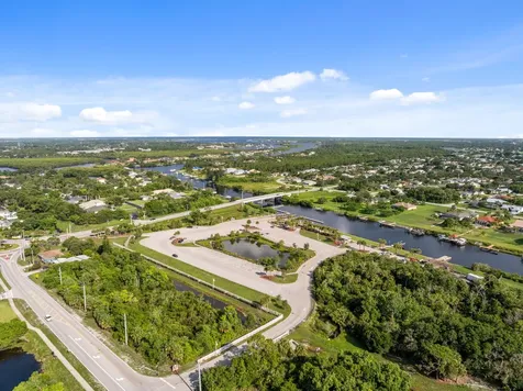 372 SE Oakridge Drive Port St Lucie FL 34984