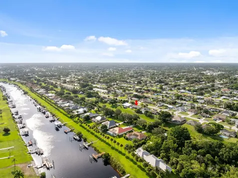 372 SE Oakridge Drive Port St Lucie FL 34984