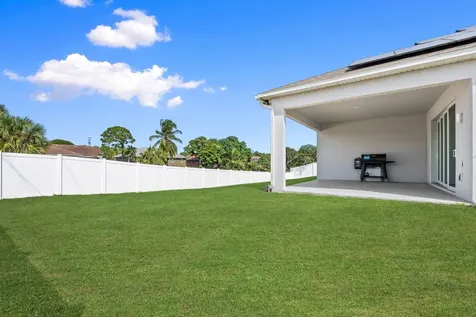 105 NE Sagamore Terrace Port St Lucie FL 34983
