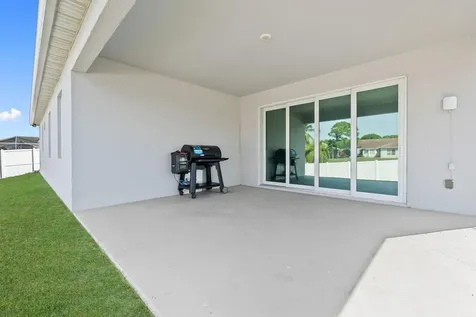 105 NE Sagamore Terrace Port St Lucie FL 34983