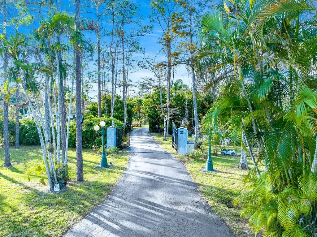 583 Rambling Drive Circle Wellington FL 33414