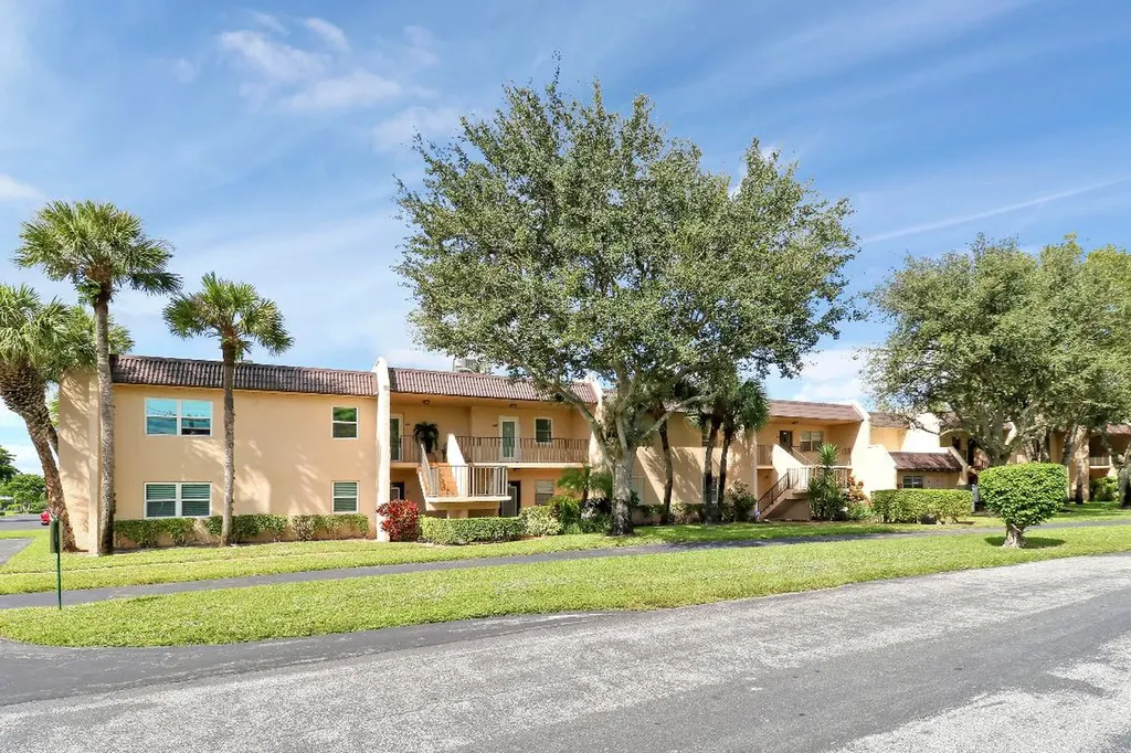 120 Lake Constance Drive West Palm Beach FL 33411