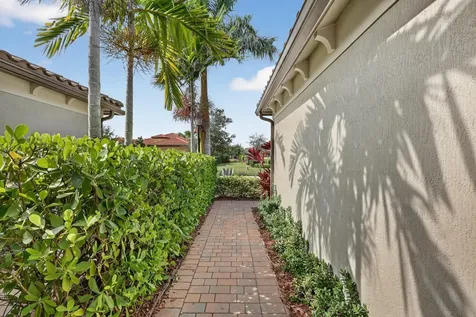 5130 Unity Square Vero Beach FL 32967
