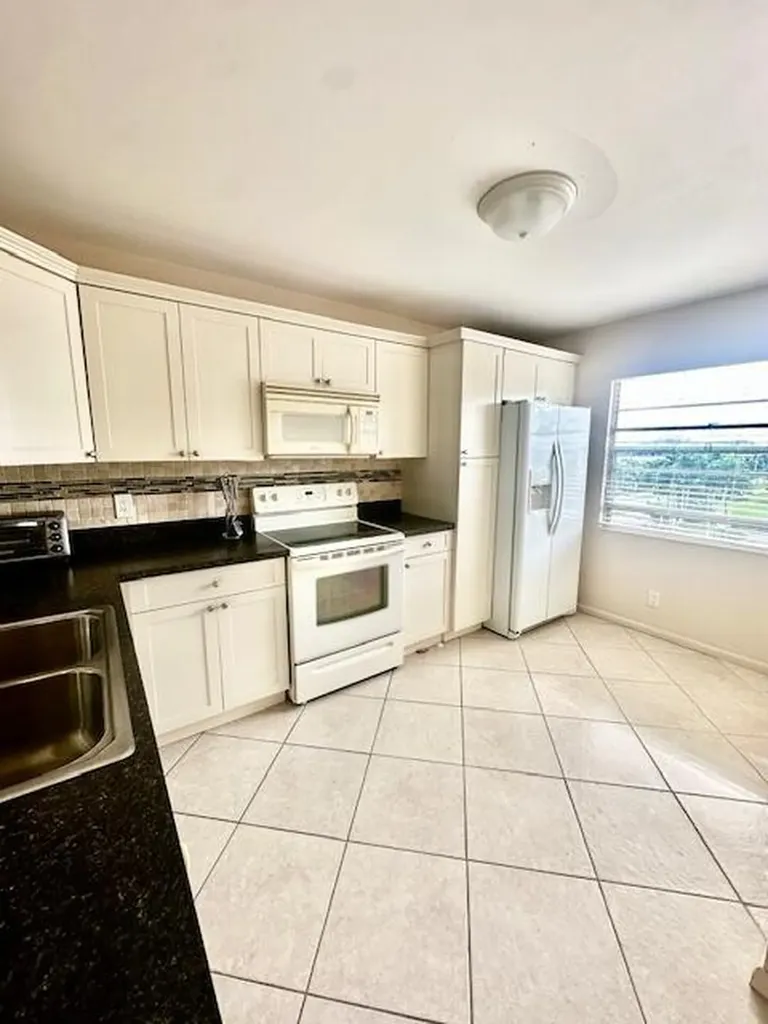 4001 Hythe A Boca Raton FL 33434