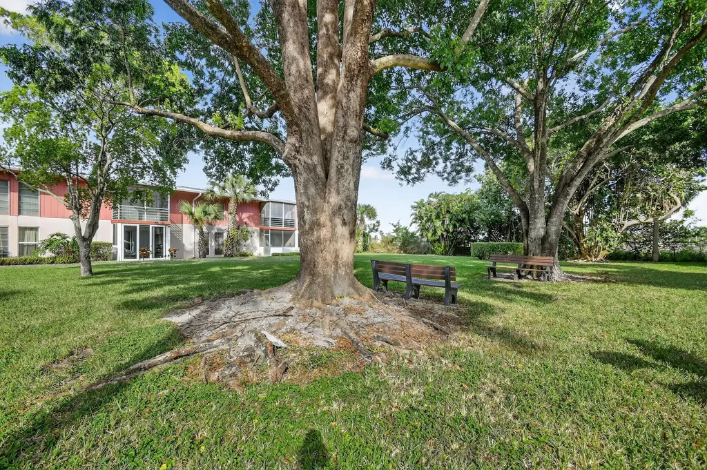 7 Golfs Edge West Palm Beach FL 33417