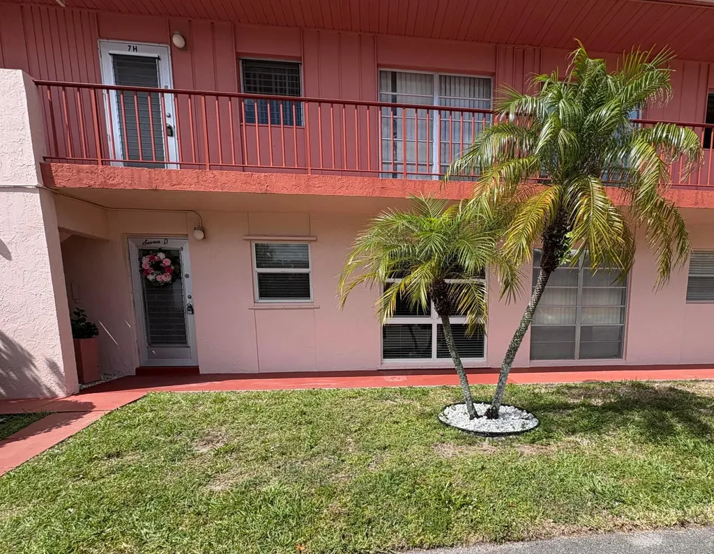 7 Golfs Edge West Palm Beach FL 33417