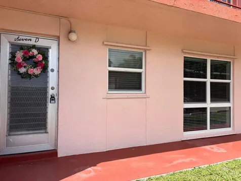 7 Golfs Edge West Palm Beach FL 33417