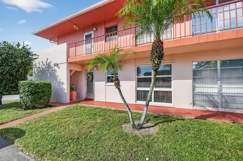7 Golfs Edge West Palm Beach FL 33417