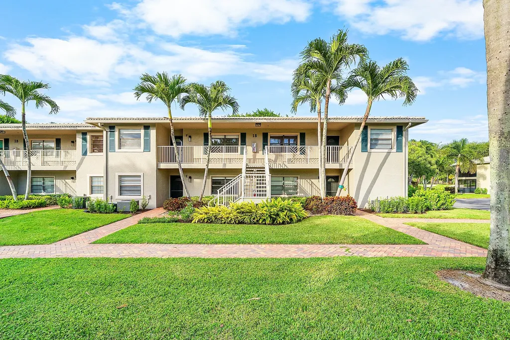 18 Stratford Drive E Boynton Beach FL 33436