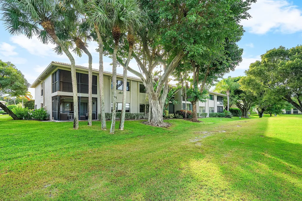 18 Stratford Drive E Boynton Beach FL 33436
