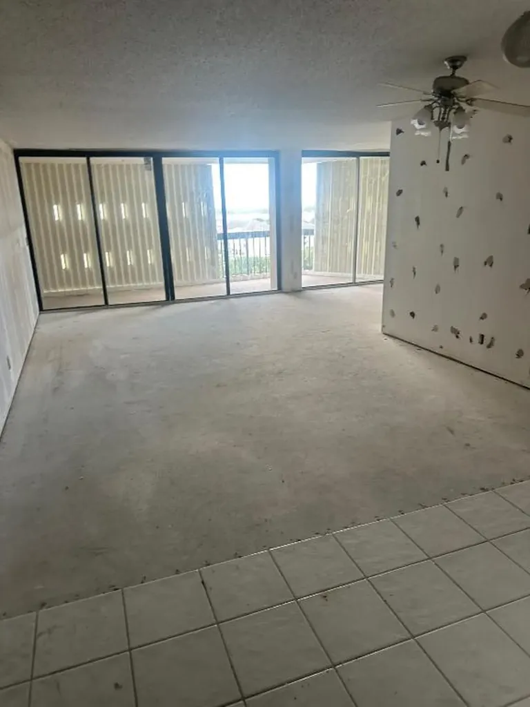 2425 Presidential Way West Palm Beach FL 33401