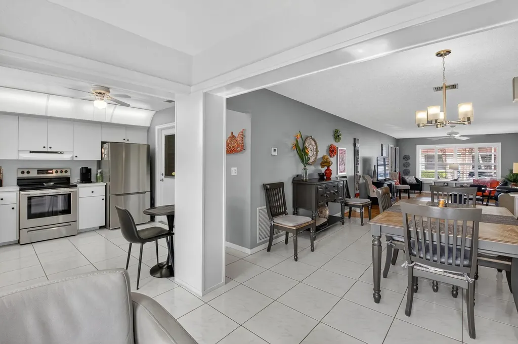 9800 Tabebuia Tree Drive Boynton Beach FL 33436