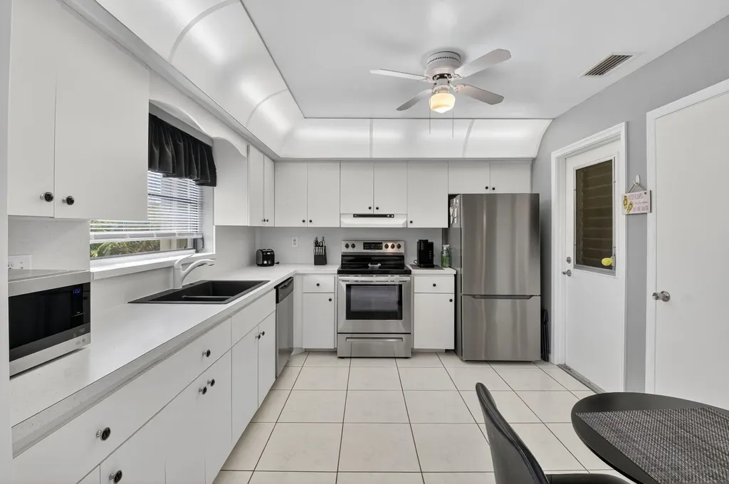 9800 Tabebuia Tree Drive Boynton Beach FL 33436