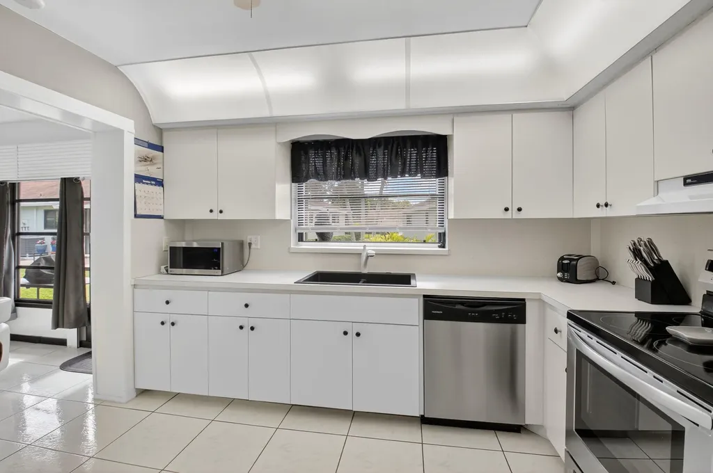 9800 Tabebuia Tree Drive Boynton Beach FL 33436