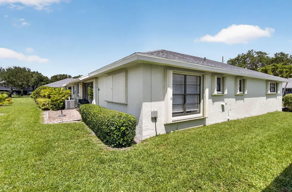 9800 Tabebuia Tree Drive Boynton Beach FL 33436