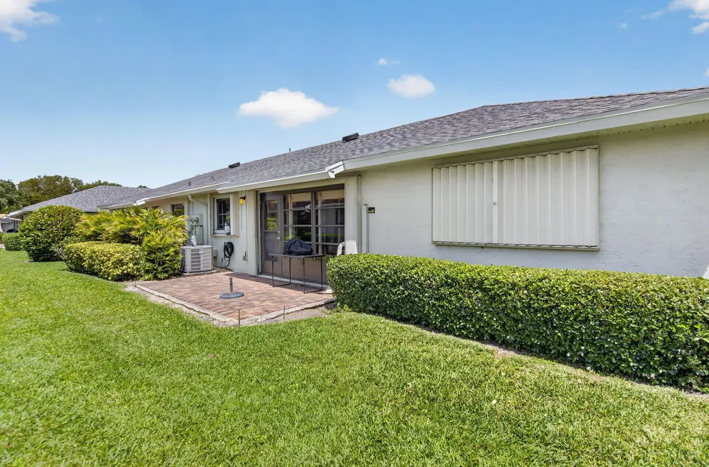 9800 Tabebuia Tree Drive Boynton Beach FL 33436