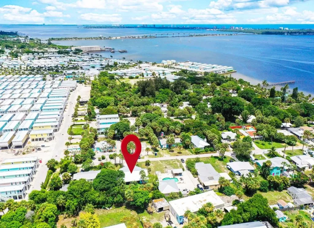 2134 NE Pelican Terrace Jensen Beach FL 34957