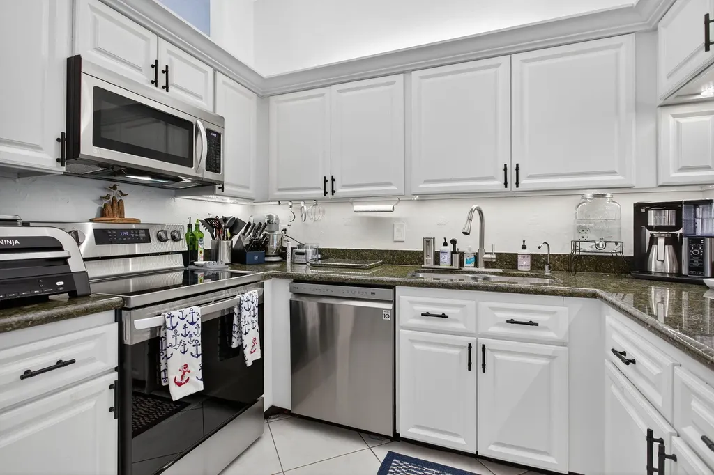 104 Liberty Court Deerfield Beach FL 33442