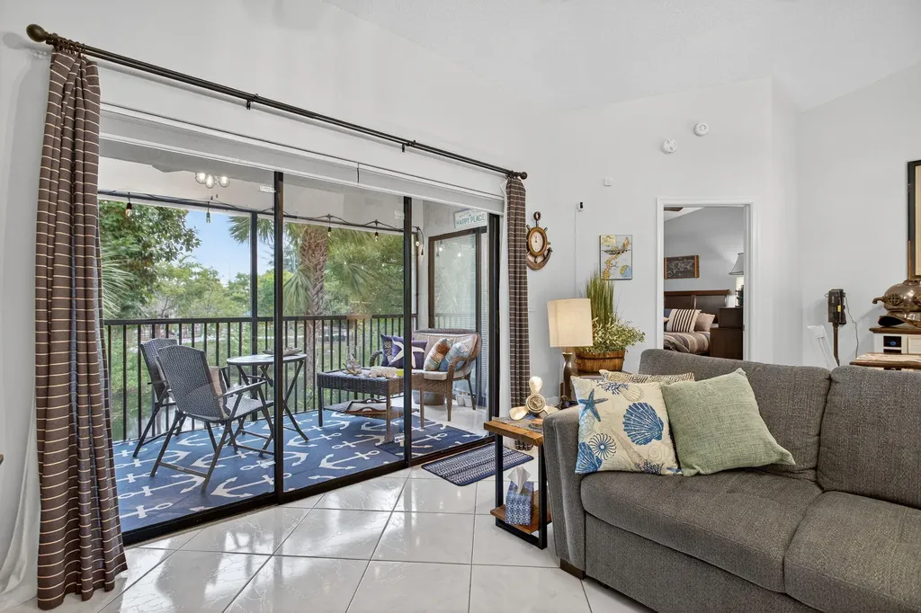 104 Liberty Court Deerfield Beach FL 33442