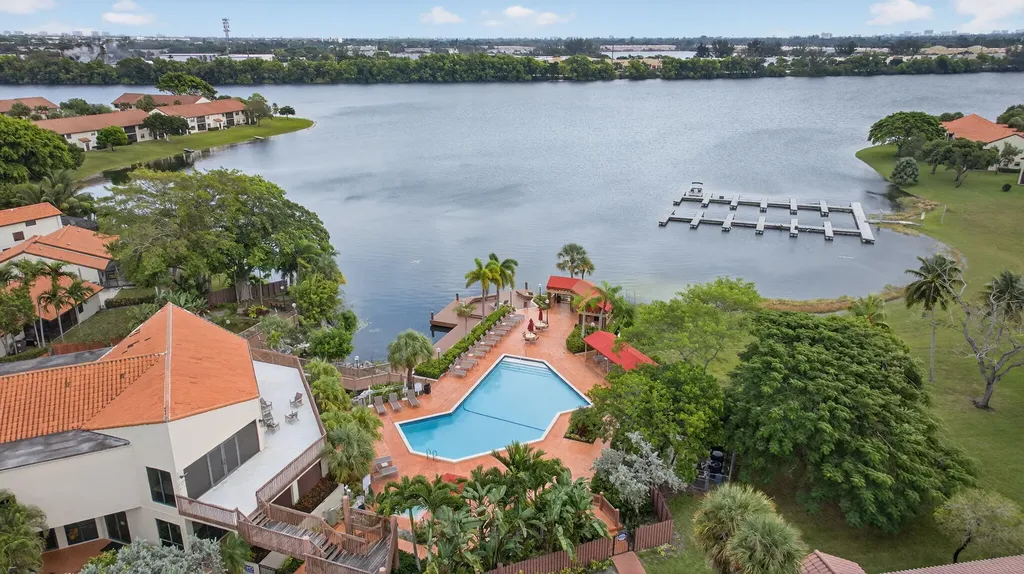 104 Liberty Court Deerfield Beach FL 33442