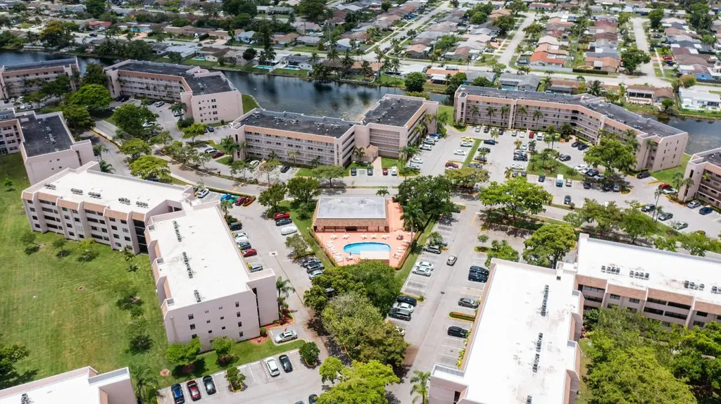 10422 NW 24th Place Sunrise FL 33322