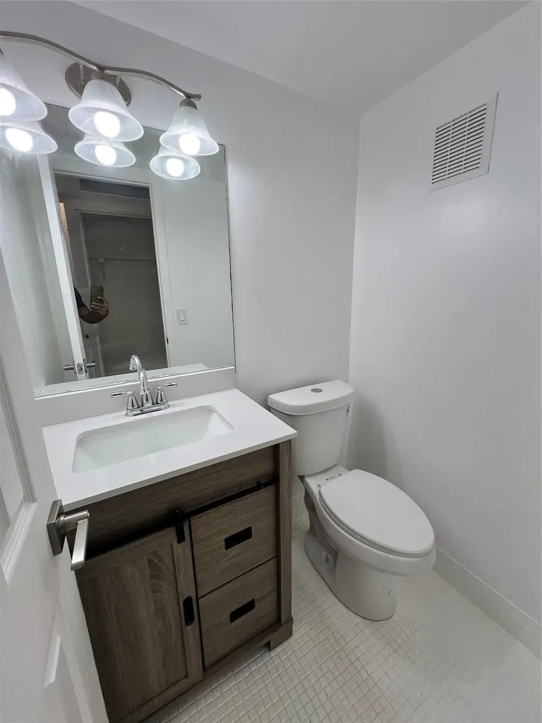 3027 Newport H Deerfield Beach FL 33442