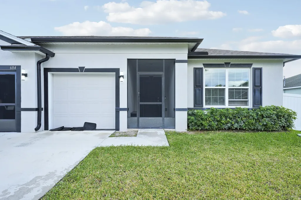 684 SW Jada Road Port St Lucie FL 34953
