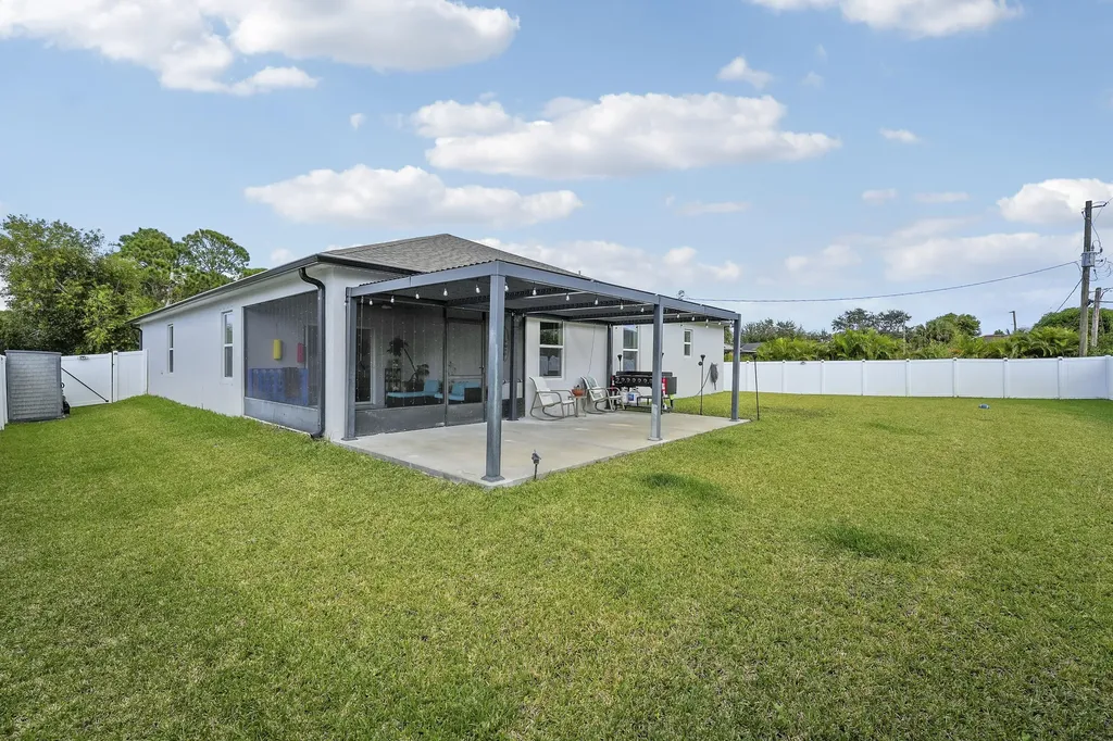 684 SW Jada Road Port St Lucie FL 34953