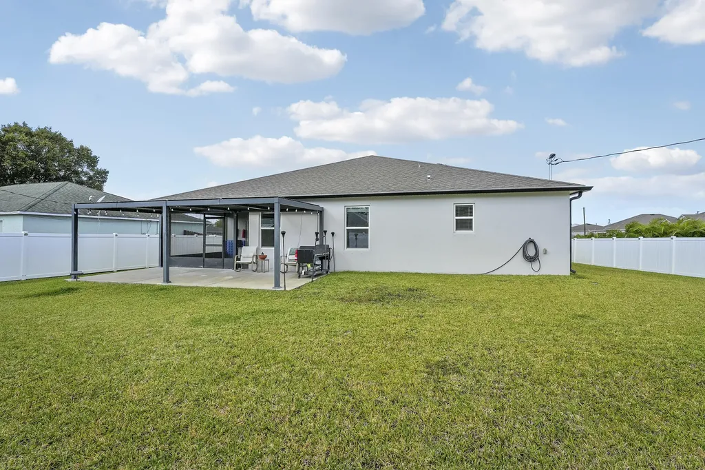 684 SW Jada Road Port St Lucie FL 34953