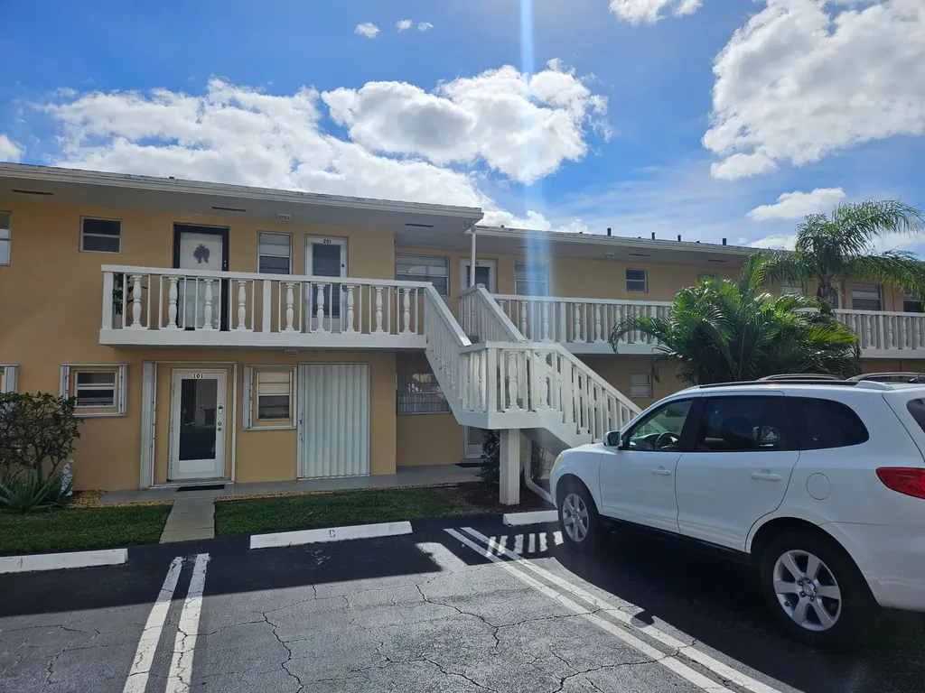 2182 NE 1st Way Boynton Beach FL 33435