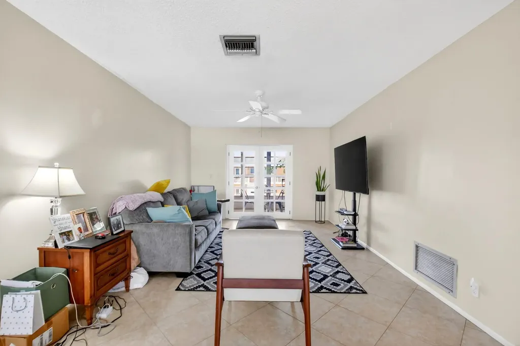 2182 NE 1st Way Boynton Beach FL 33435