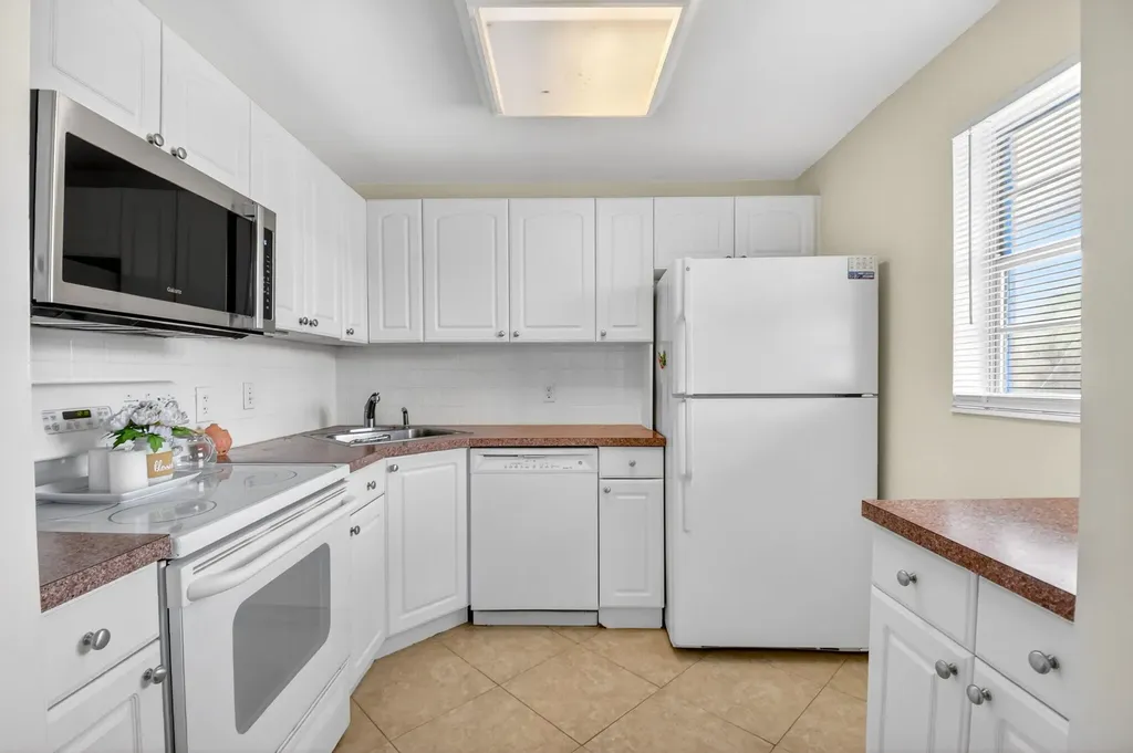 2182 NE 1st Way Boynton Beach FL 33435