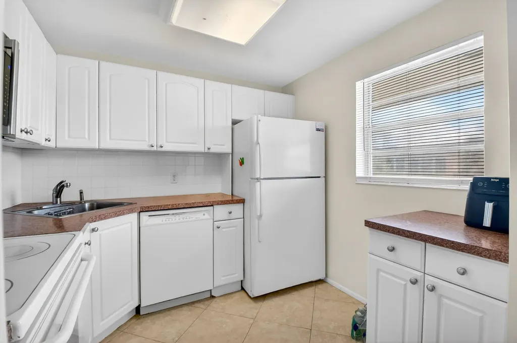 2182 NE 1st Way Boynton Beach FL 33435