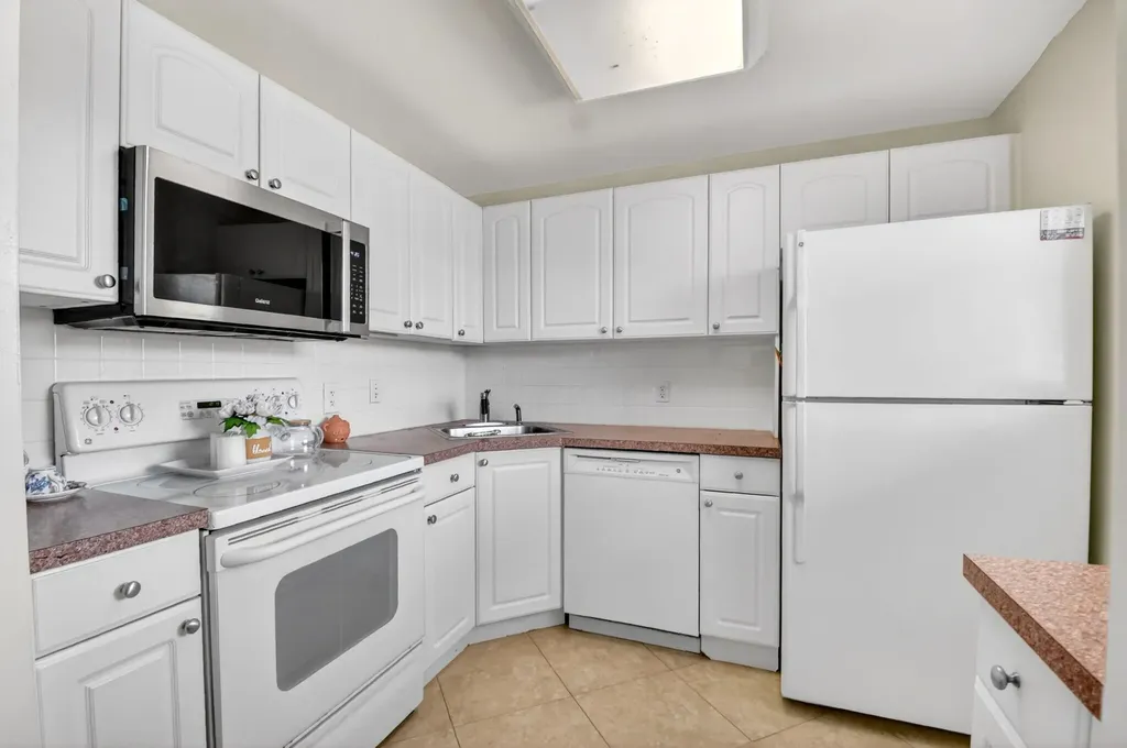 2182 NE 1st Way Boynton Beach FL 33435