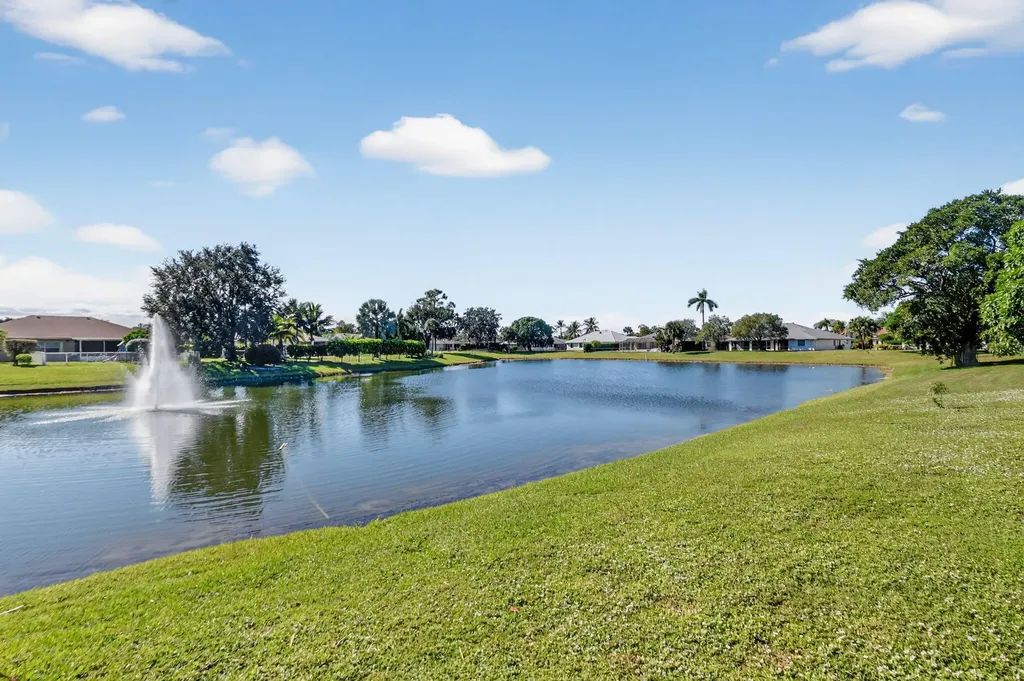 172 Monterey Way Royal Palm Beach FL 33411