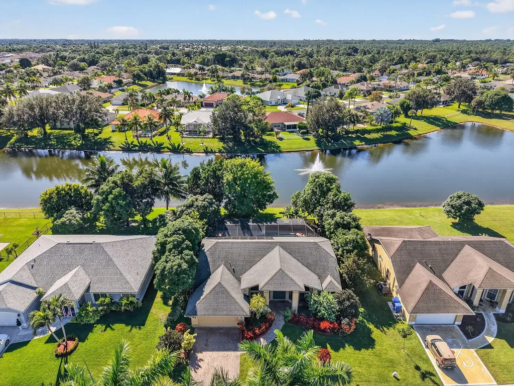 172 Monterey Way Royal Palm Beach FL 33411