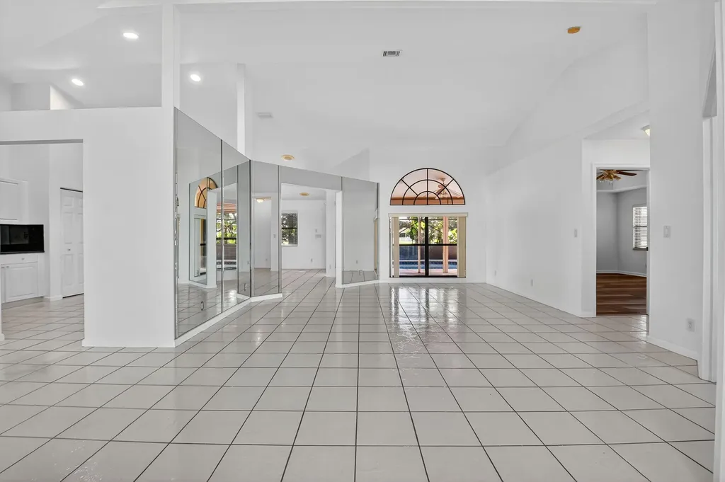172 Monterey Way Royal Palm Beach FL 33411