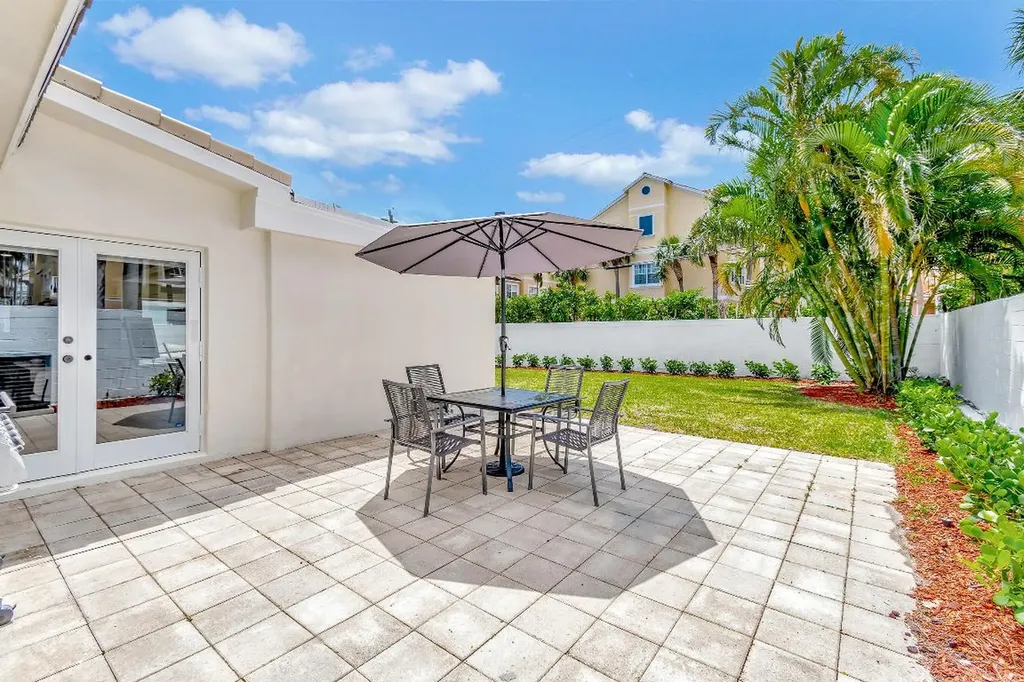 620 Las Palmas Park Boynton Beach FL 33435