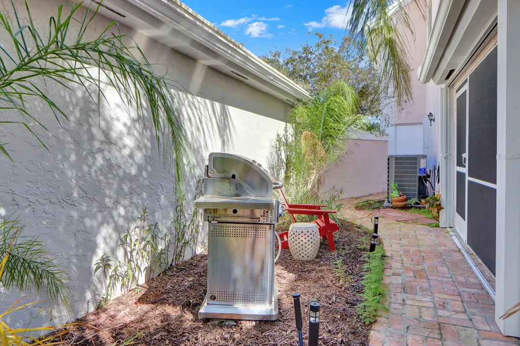 54 Windsor Lane Palm Beach Gardens FL 33418