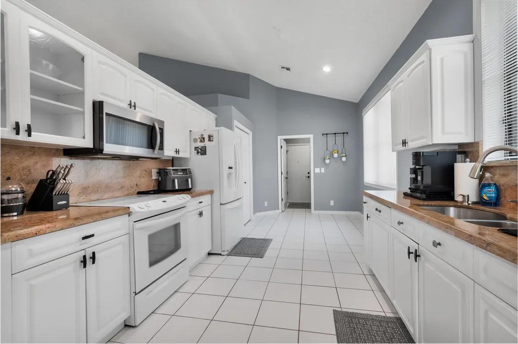 10393 Lexington Circle S Boynton Beach FL 33436