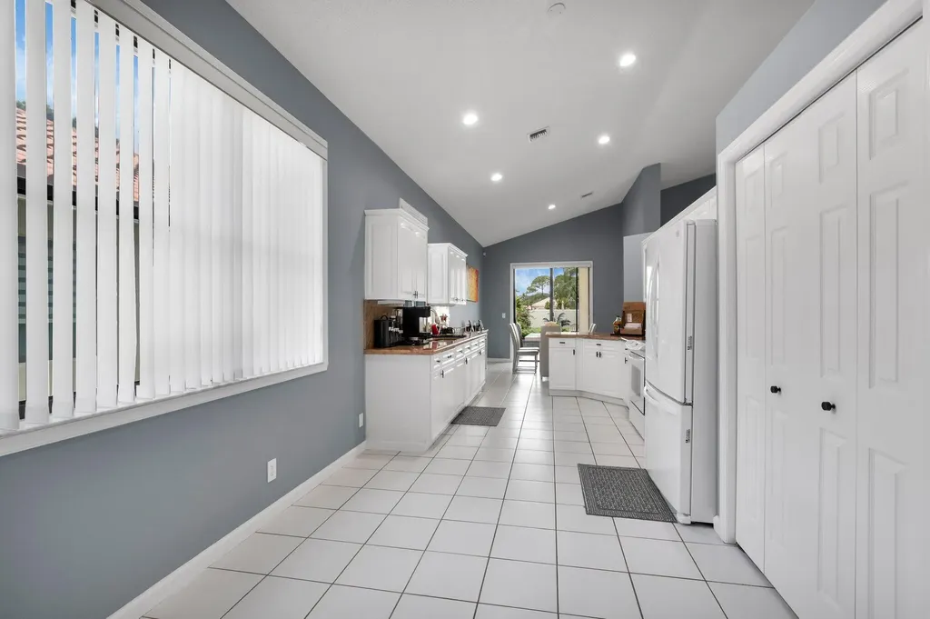 10393 Lexington Circle S Boynton Beach FL 33436