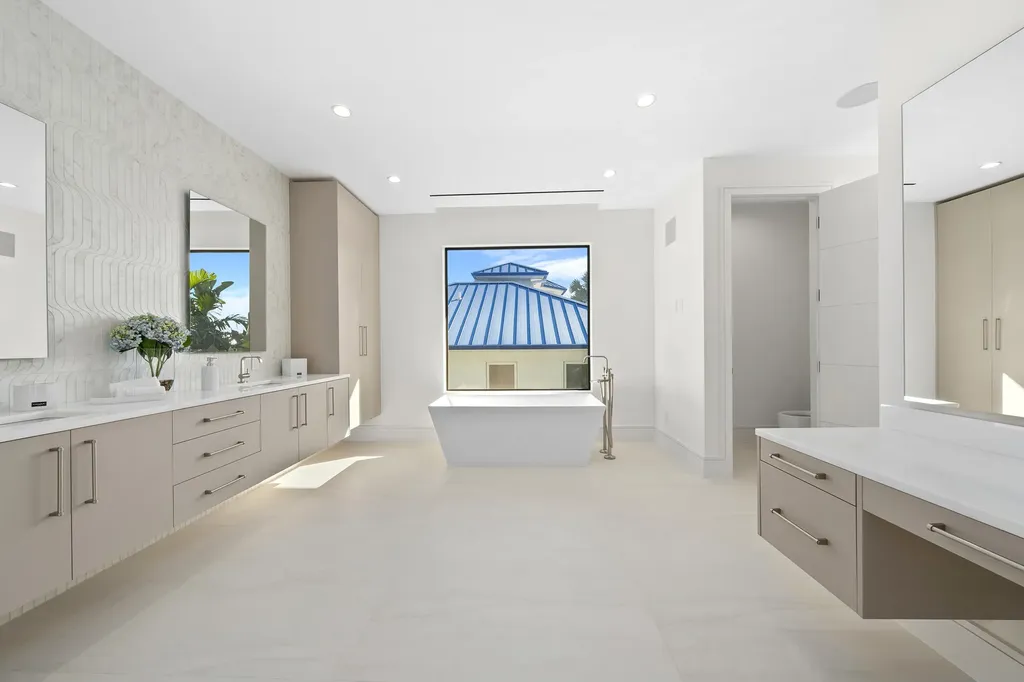 2880 NE 9th Street Pompano Beach FL 33062