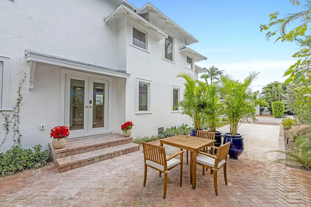 313 Vallette Way West Palm Beach FL 33401