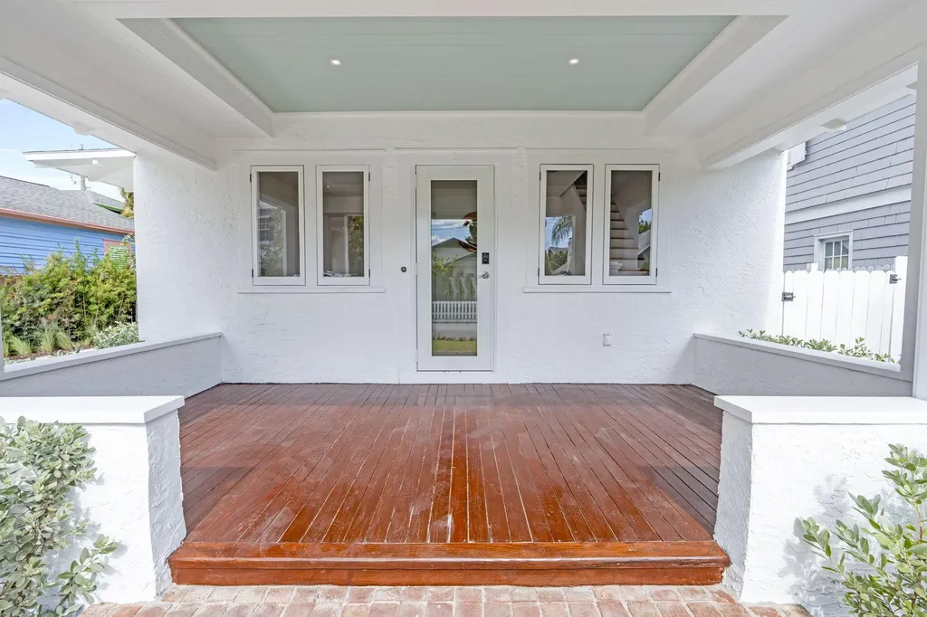 313 Vallette Way West Palm Beach FL 33401