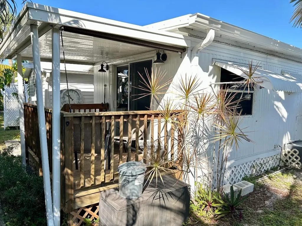 425 E Bougainvillea Drive Deerfield Beach FL 33442