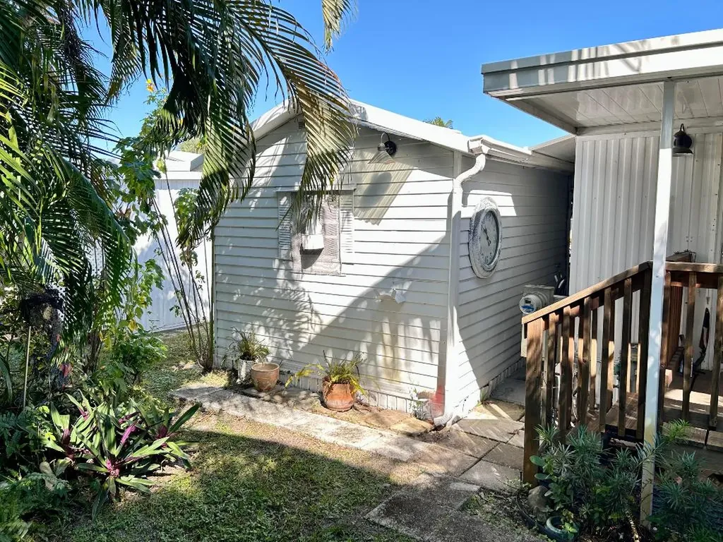 425 E Bougainvillea Drive Deerfield Beach FL 33442